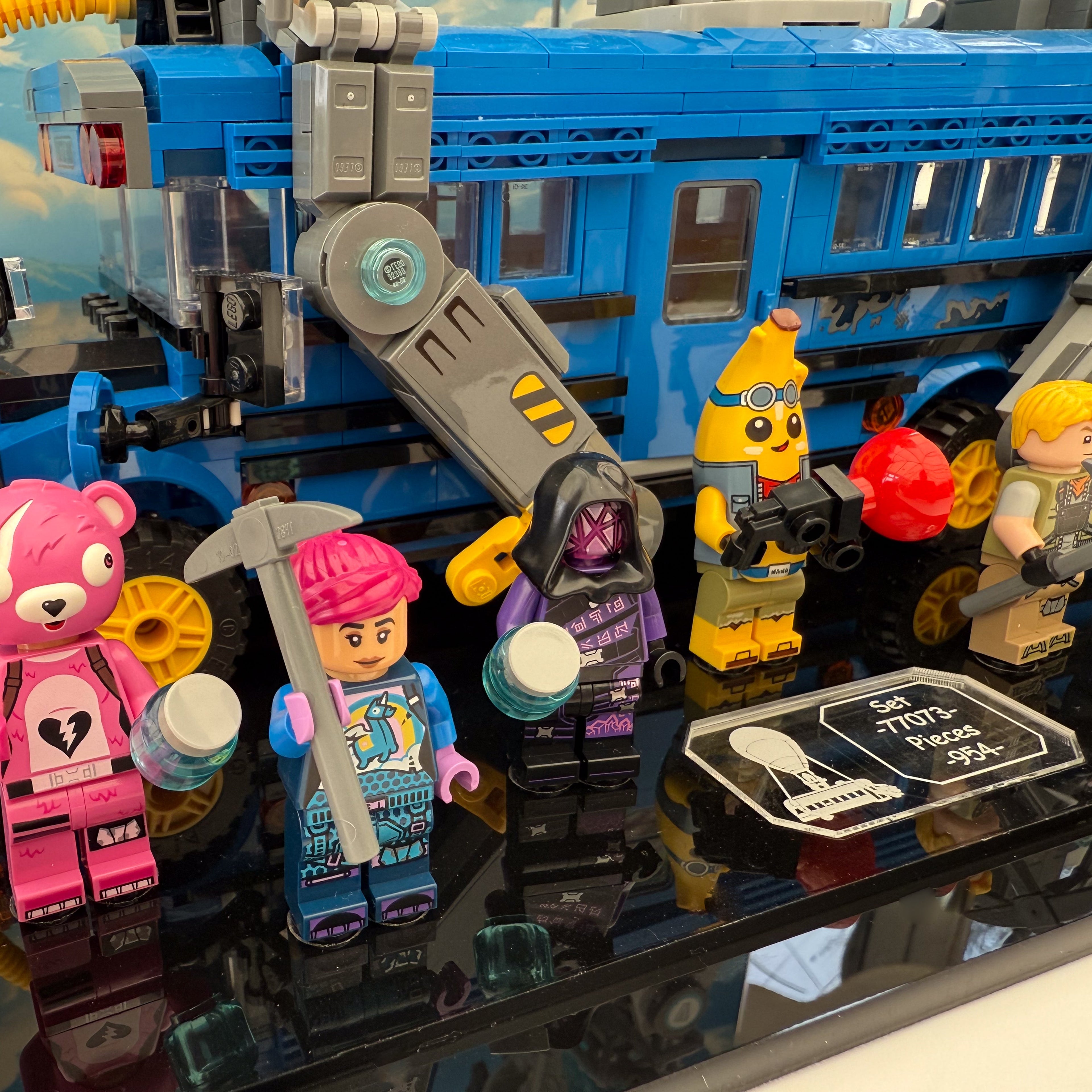 Display Case For LEGO® Fortnite Battle Bus (77073)