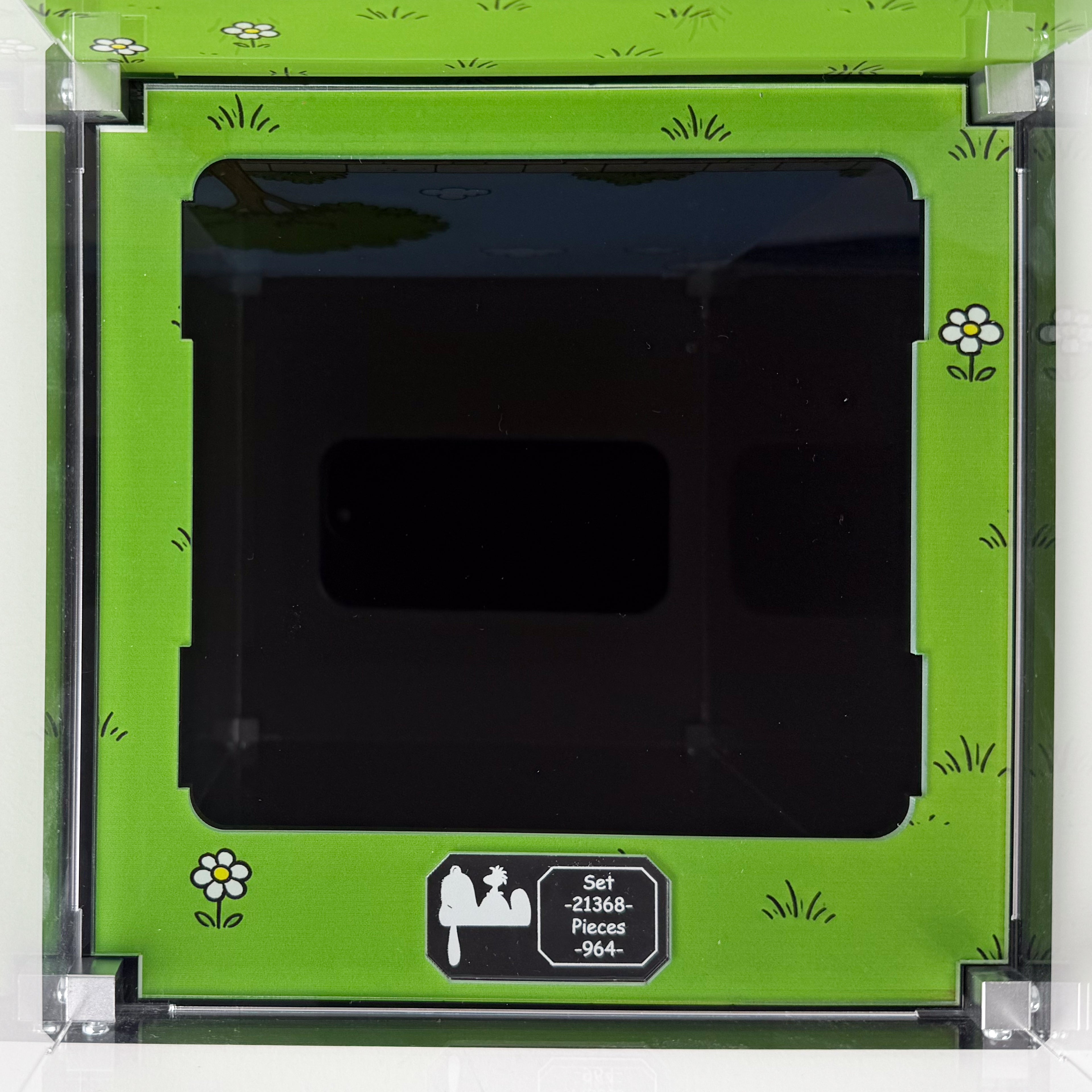 Display Case For LEGO® Ideas: Peanuts: Snoopy's Doghouse (21368)
